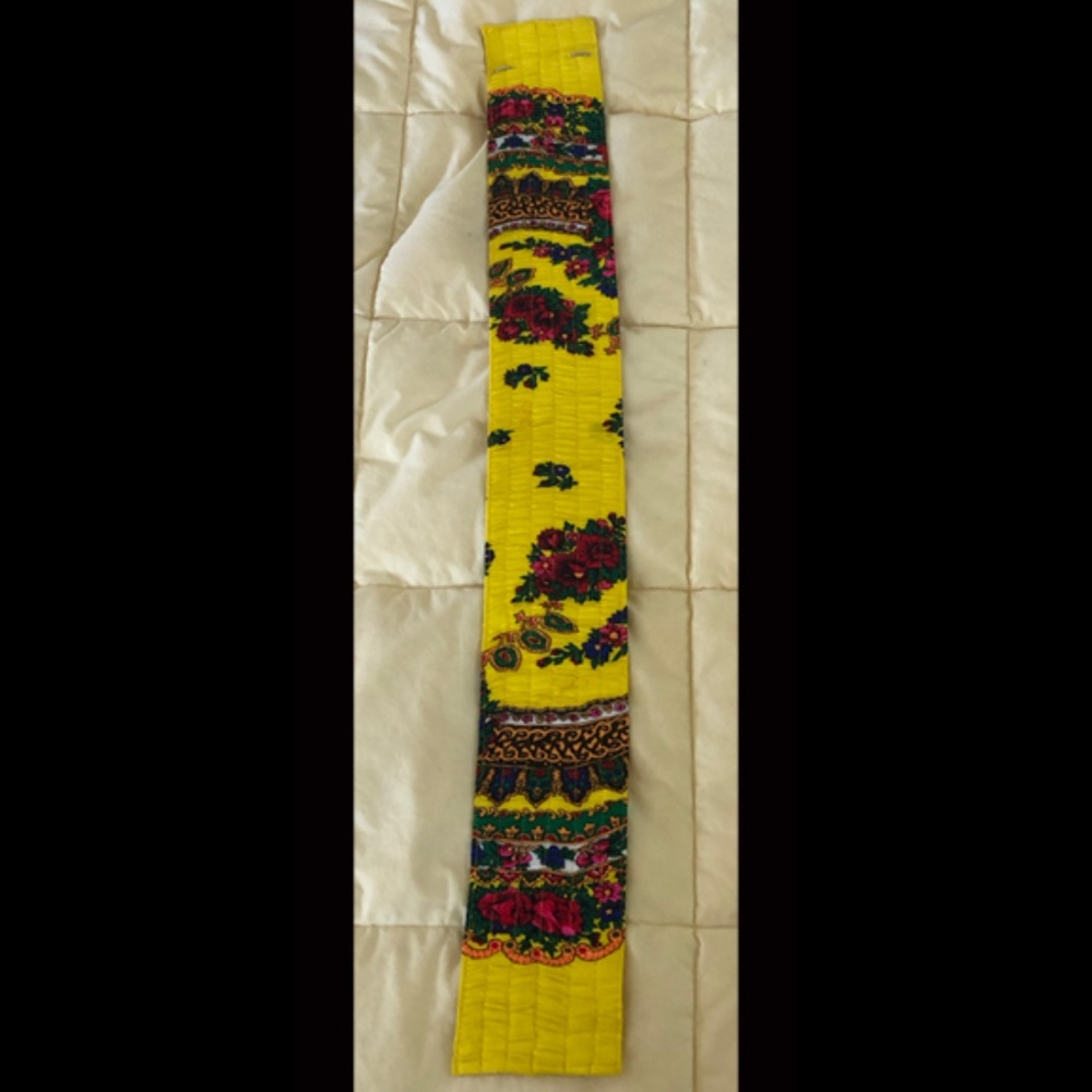 Bright, fun, elastic flower belt